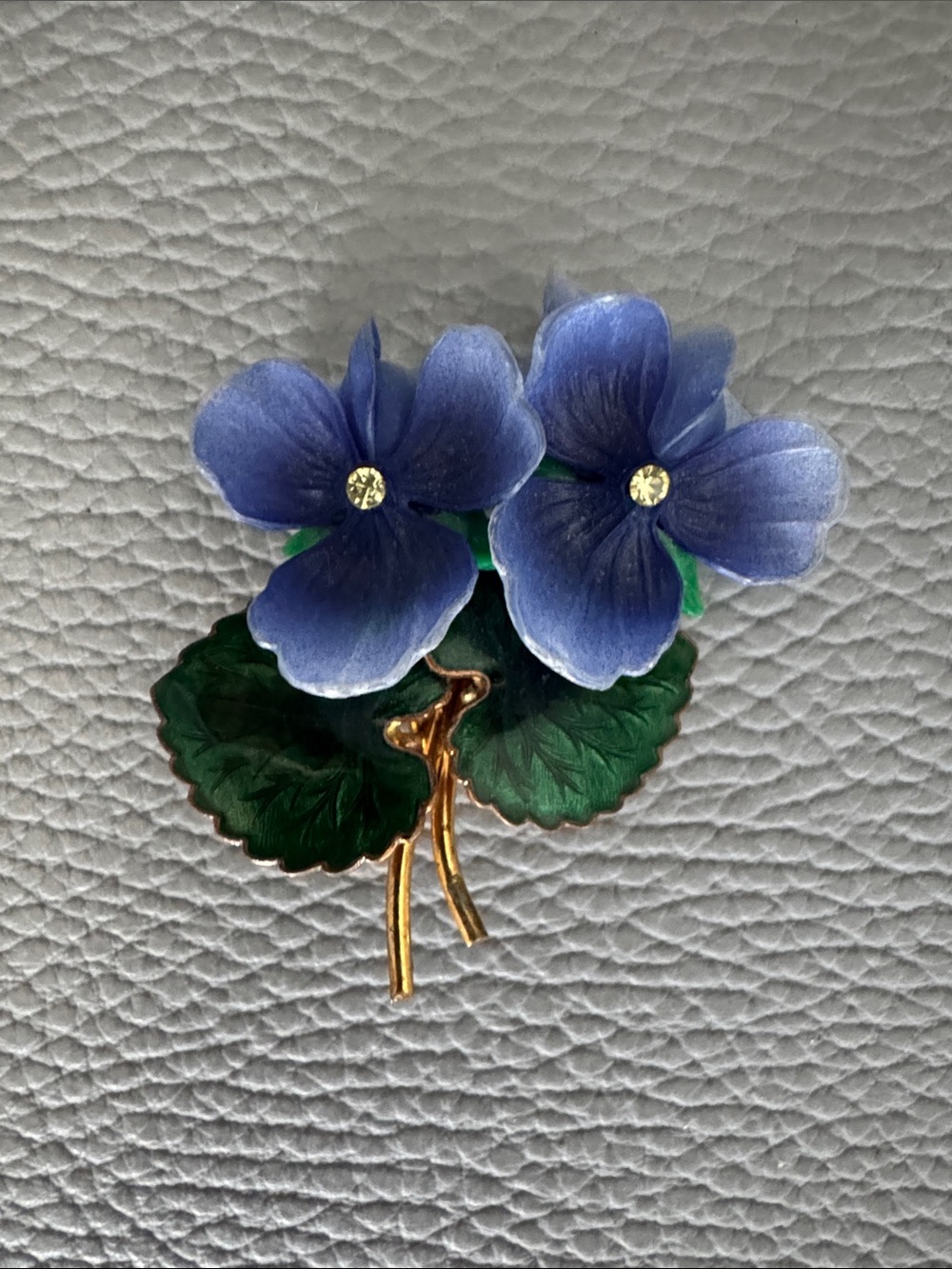 VINTAGE PURPLE PANSY VIOLET FLOWER BROOCH PIN CELLULOID WESTERN GERMANY